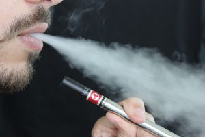 Person vaping with ecigarrette